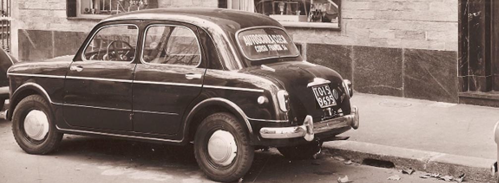 Fotografia storica di un’auto dell’Autoscuola Cleca negli anni Sessanta